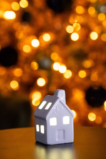 Žvakidė su LED "Namelis"